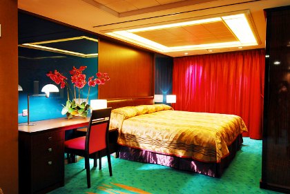 jade norwegian suite bedroom master cabin owner cruise owners stateroom international guide decide helps welcome number